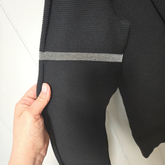 Under Armour Women's UA INTELLIKNIT Phantom Sweater Black 1344424 Size Medium - Picture 2 of 7